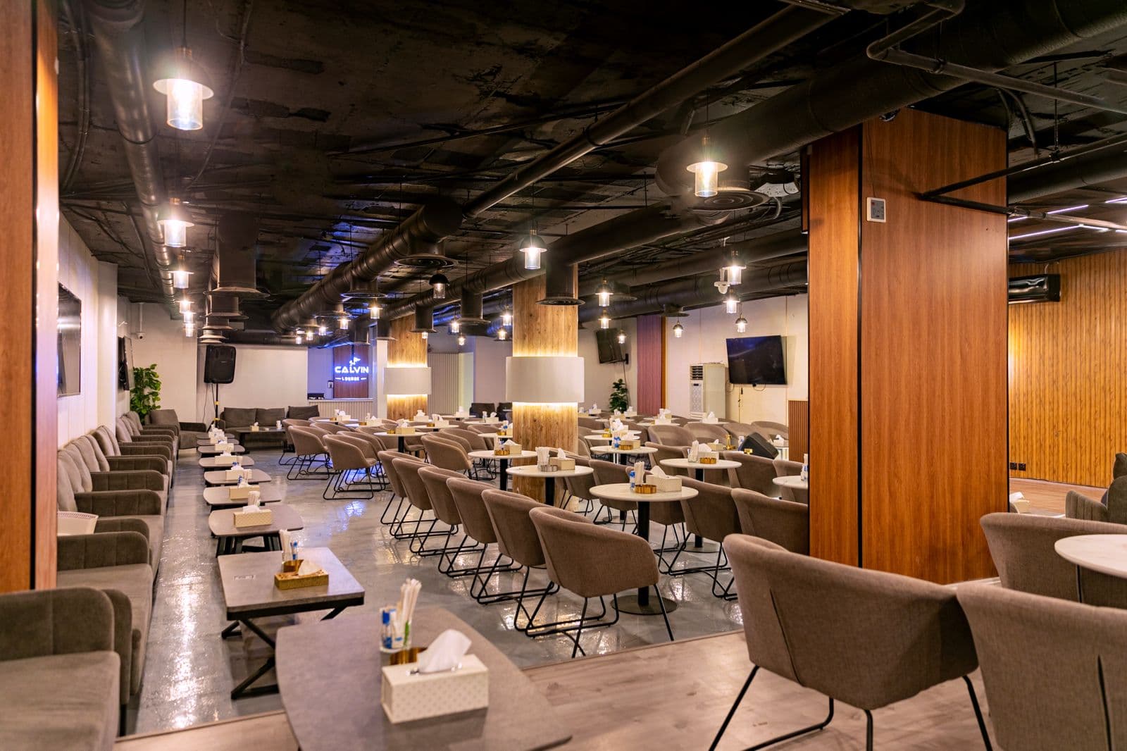 Calvin Lounge
